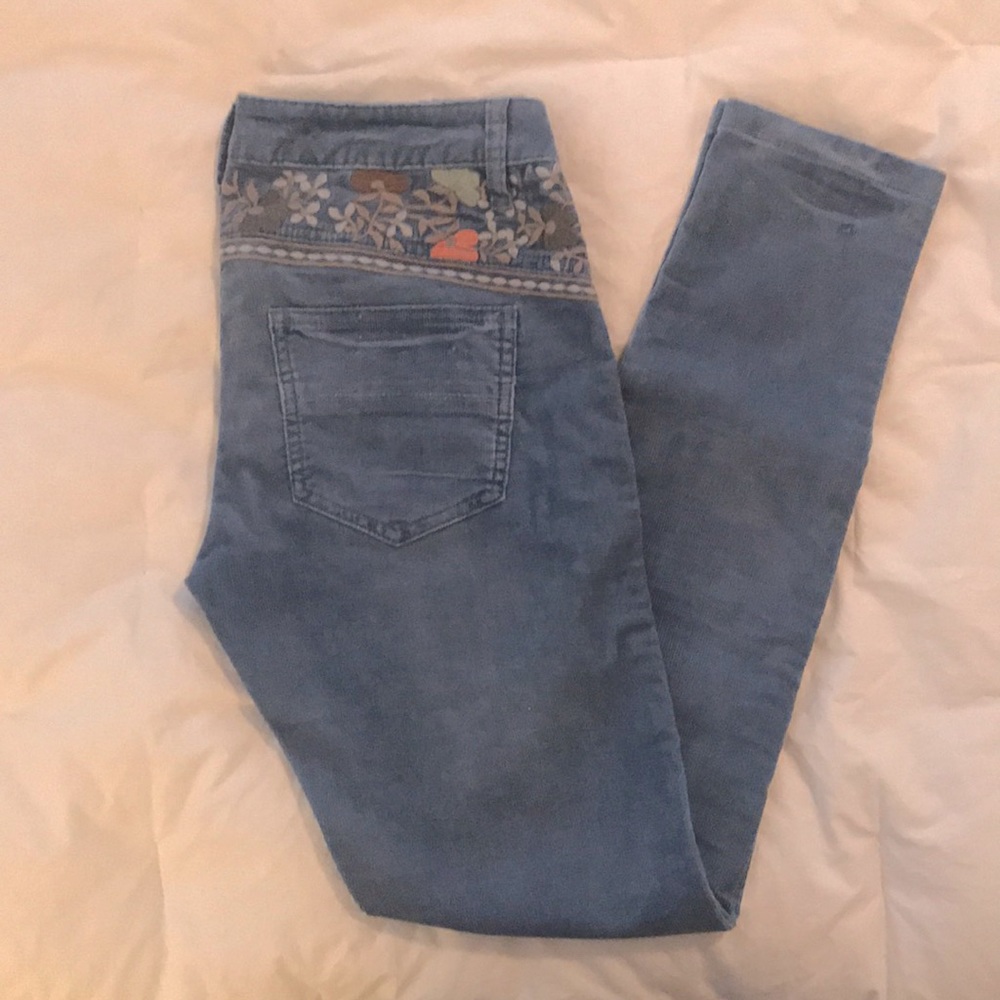 Skinny Free People cords w/embroidery detail SZ26
